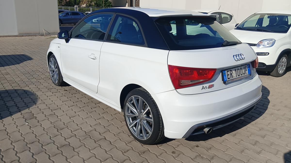 Audi A1 1.6 TDI 90CV SLINE 3P